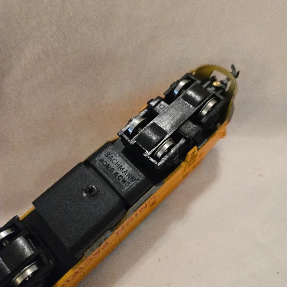 Vtg Bachmann EMD F9 Diesel Union Pacific Yellow HO Scale Electric Train 70s 1206